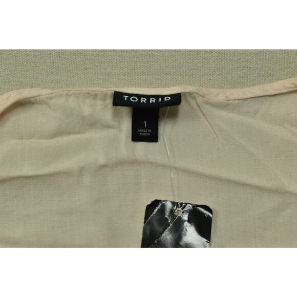 NEW Torrid Plus Size 1X Rayon Lace Hem Tank Top Cream Sleeveless Blouse - Picture 6 of 8